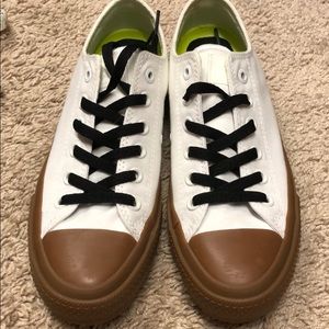 Converse women’s 8.5